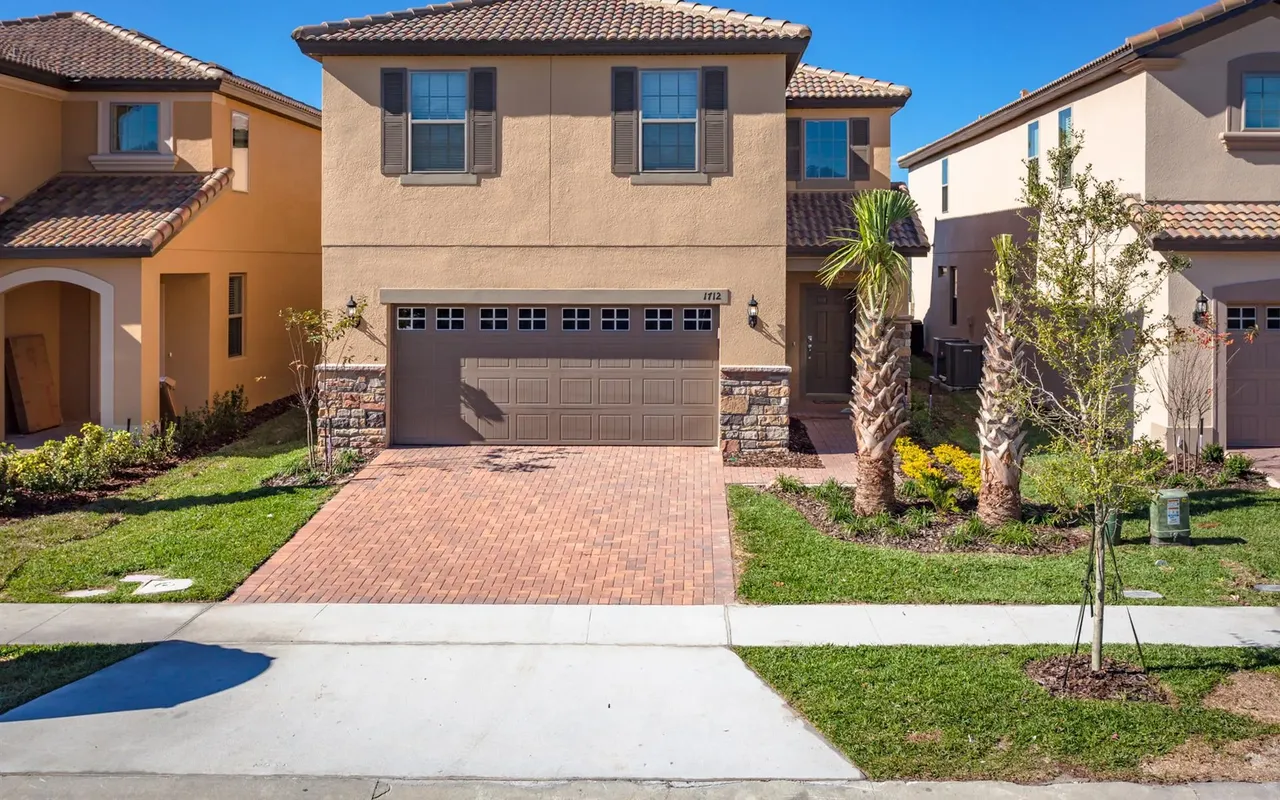 Last-Minute Thanksgiving in Orlando: 5 Properties Still Available Near Disney